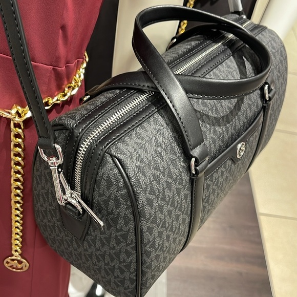 MICHAEL KORS JST TRAVEL MEDIUM DUFFLE SATCHEL SHOULDER CROSSBODY BAG MK BLACK - Picture 2 of 16